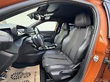 Peugeot 2008 GT 1.2 PureTech 130 S&S MAN6 - náhled 25
