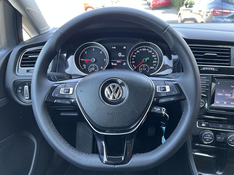 Volkswagen Golf Highline 1.6TDi 77kw DSG ALU - fotka 19 z 48