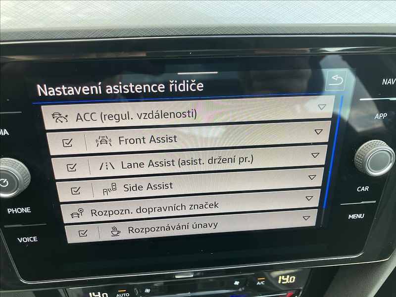 Volkswagen Passat 2,0 PANORAMA,KEYLESS,EL.KUFR - fotka 20 z 29