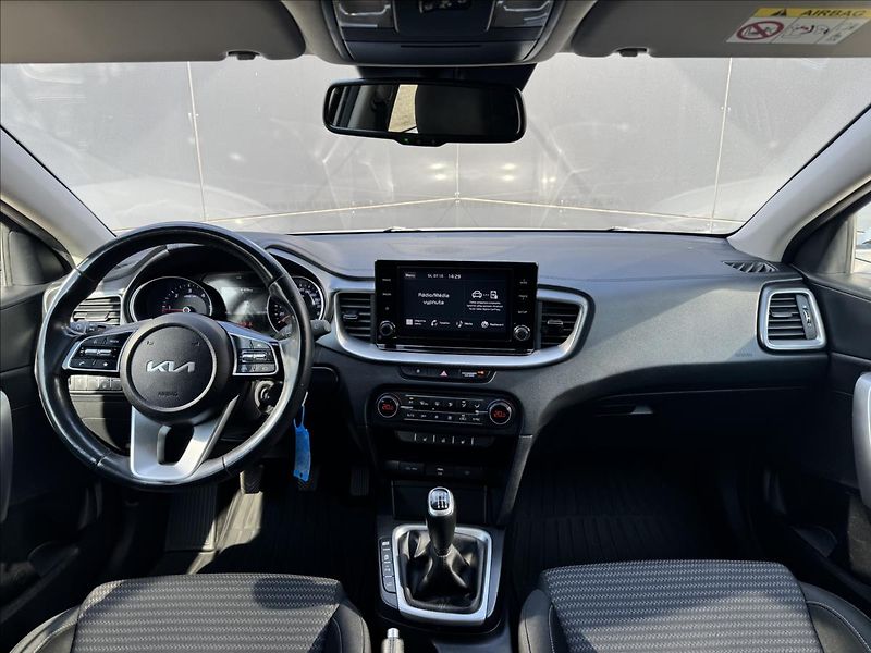 Kia Ceed 1,6 CRDI Exclusive ČR DPH - fotka 15 z 25