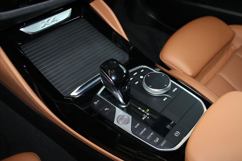 BMW X4 xDrive20d M Sport adLED / Tažn - fotka 10 z 20