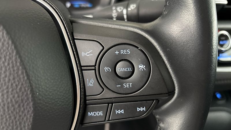 Toyota Corolla 1.8 Hybrid AUT Active Sedan - fotka 14 z 24