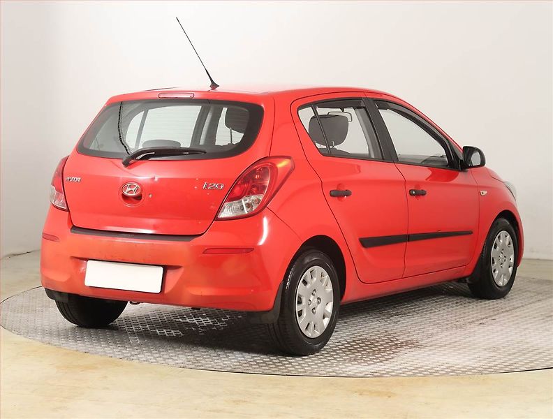 Hyundai i20 (2013) 1.2, nová STK, zamluveno - fotka 5 z 14