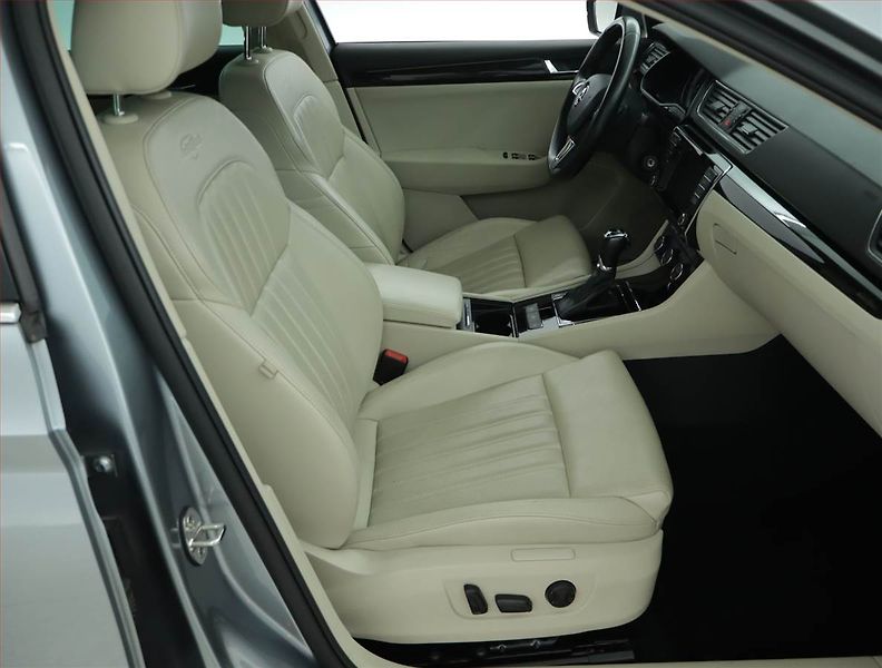 Škoda Superb (2015) 2.0 TSI - fotka 9 z 17