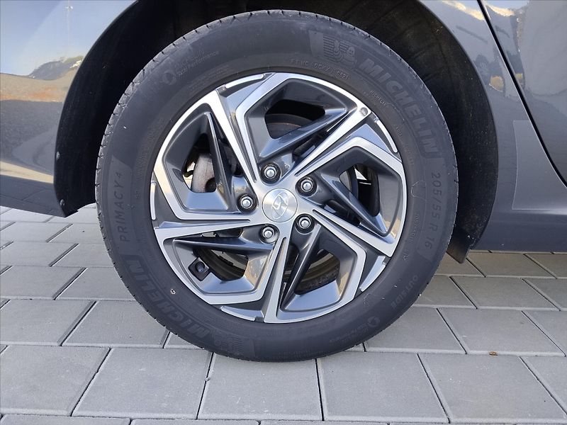 Hyundai i30 1,5   1,5 T-GDI mHEV Smart 117 - fotka 28 z 30