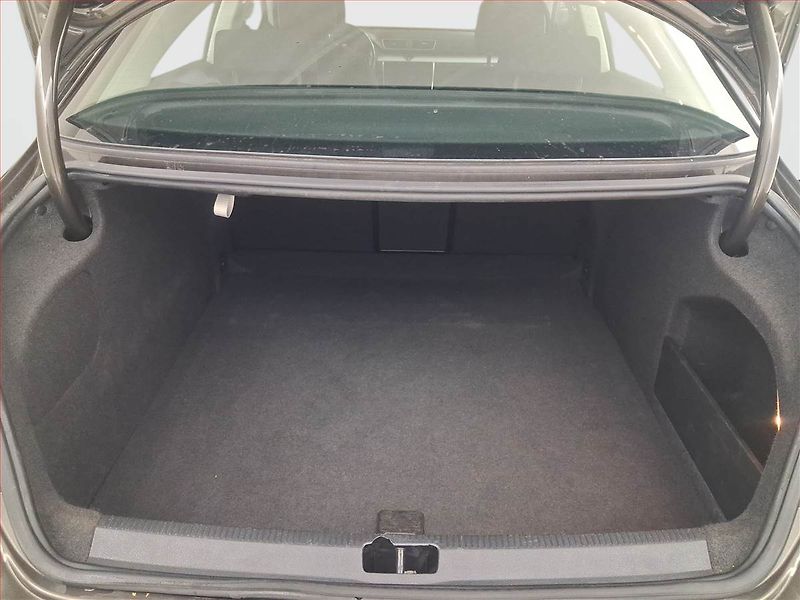 Volkswagen CC (2013) 2.0 TDI, Xenony, Tempomat - fotka 14 z 16