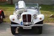 Krása a elegance starých strojů na veteránské vyjížďce plzeňského Veteran Car Clubu v Radobyčicích.