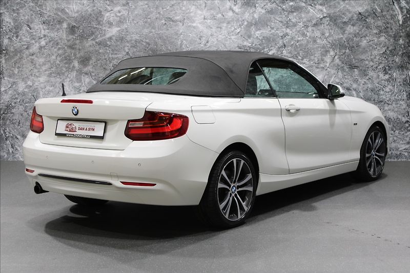 BMW Řada 2 2,0 220i 135KW cabrio - fotka 5 z 37