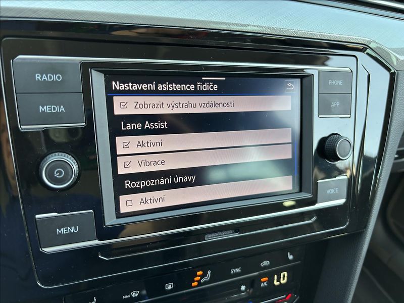 Volkswagen Passat 1,5 TSI Business AUT 110kW DPH - fotka 37 z 41