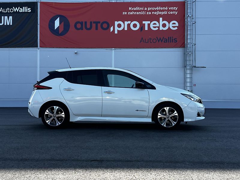 Nissan Leaf EV 110kW 40kWh Tekna - fotka 3 z 26
