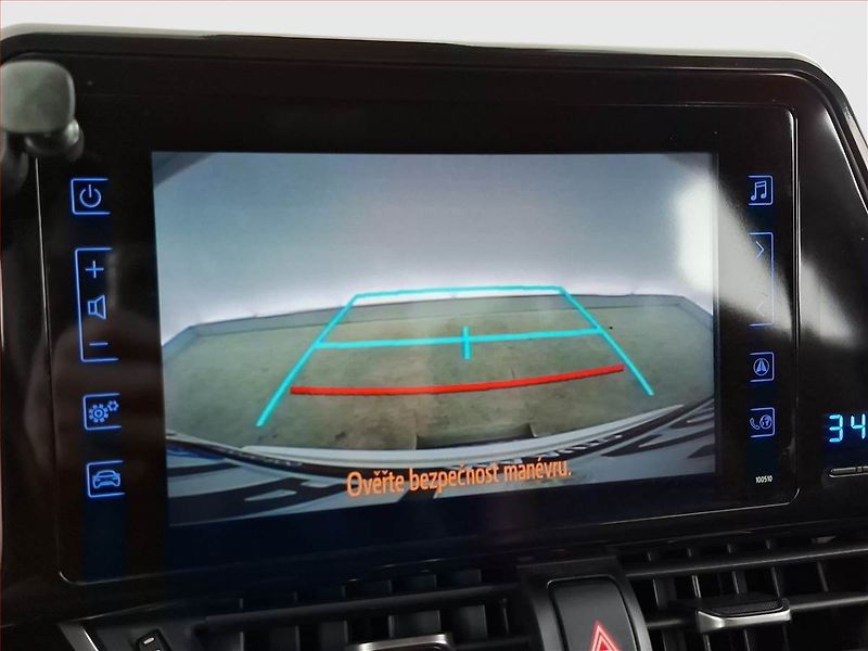 Toyota C-HR (2018) 1.8 Hybrid, Automat - fotka 16 z 19