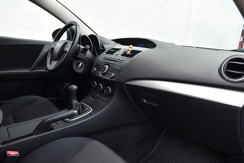 Mazda 3 2.2 MZR-CD 6st,KLIMA,TEMP,ALU - fotka 33 z 40