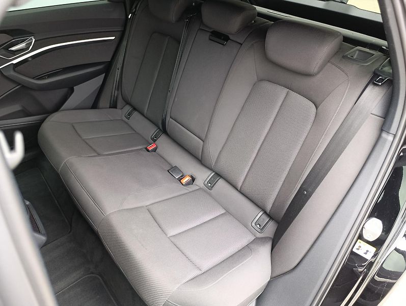 Audi e-tron 55 300kW QUATTRO S-LINE  - fotka 16 z 35