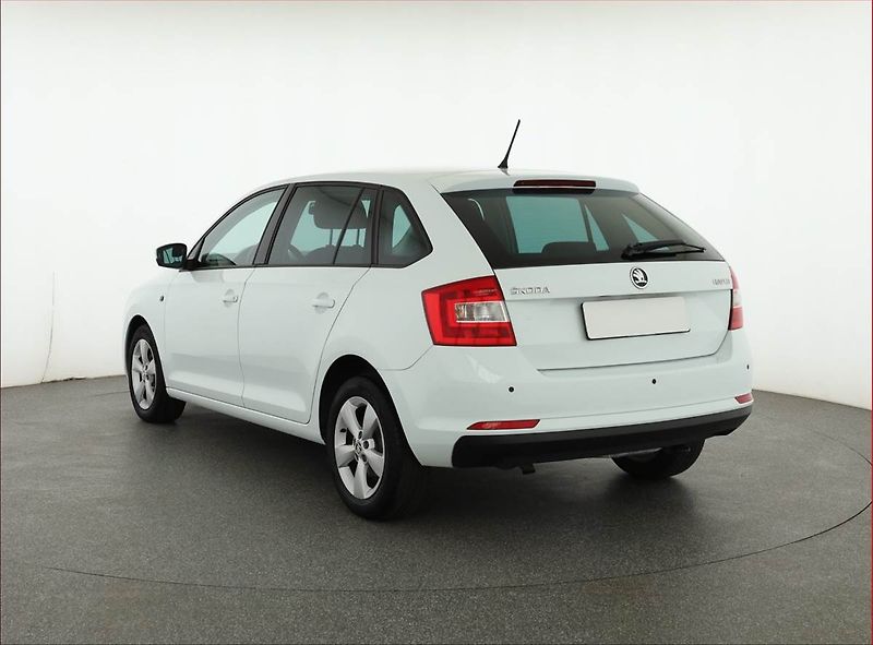 Škoda Rapid (2014) Spaceback 1.2 TSI, ČR,1.maj - fotka 4 z 17