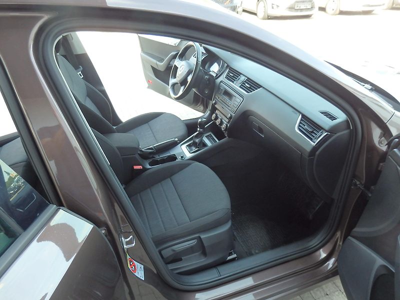 Škoda Octavia 1.4 TSI DIGI. KLIMA, ZÁVĚS - fotka 10 z 27