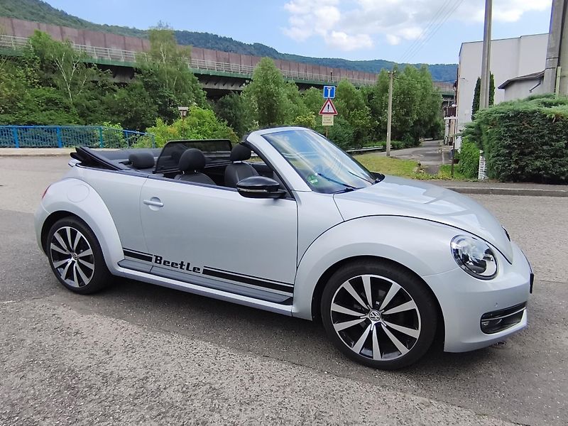 Volkswagen Beetle (2013) 1,2 TSI Cabrio Sport - fotka 25 z 35