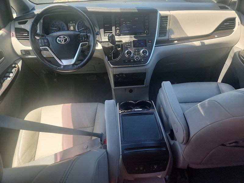 Toyota Sienna (2019) XLE 8-PASSENGER - fotka 8 z 12
