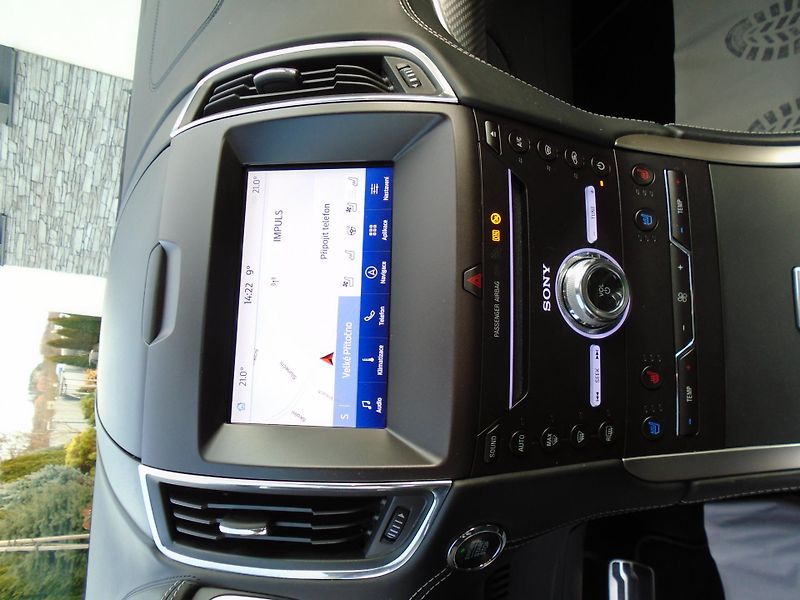 Ford S-MAX 2,0EcoBlue 140kW Vignale 8AT 7 - fotka 19 z 46