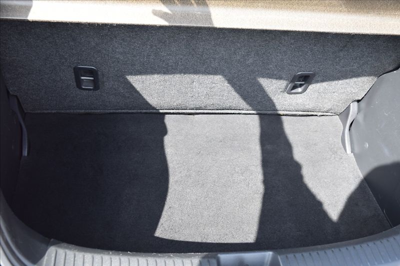 Mazda 2 1,4 i 55KW KLIMA - fotka 14 z 35