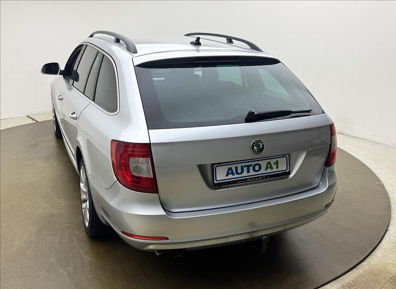 Škoda Superb 2,0 TDi DSG ALU COLUMBUS TAŽNÉ - fotka 6 z 32