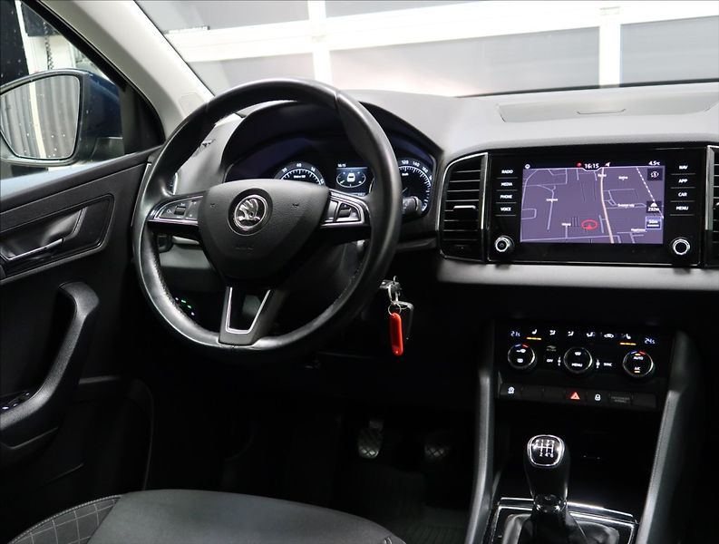 Škoda Karoq 1,5 TSI ČR 1. MAJ NAVI 2x ALU - fotka 11 z 45