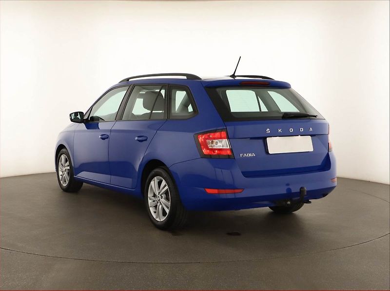 Škoda Fabia (2021) Ambition 1.0 TSI, Serv.kniha - fotka 4 z 14