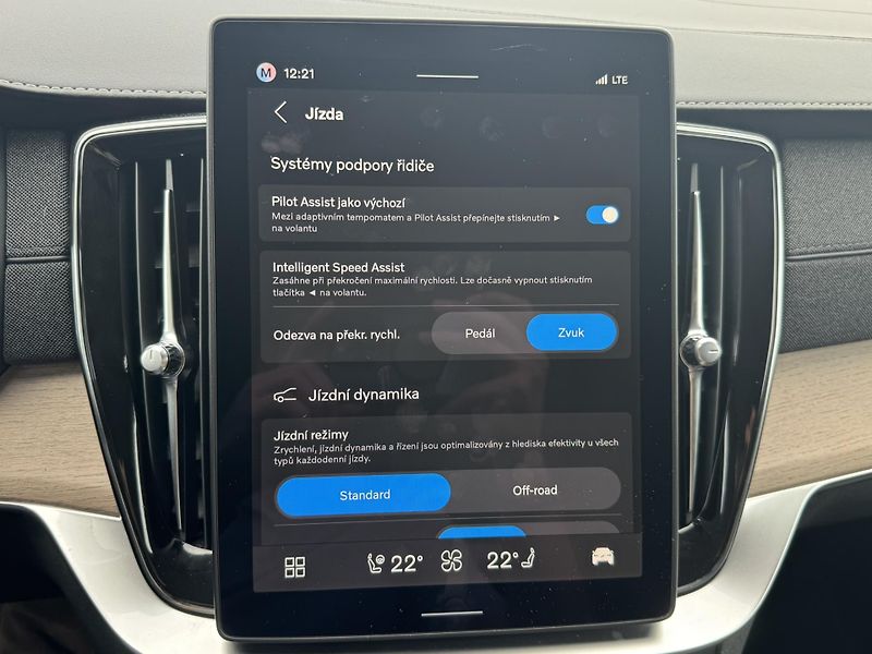 Volvo XC90 B5 AWD PLUS 360/ 7.m* / +kola  - fotka 43 z 49