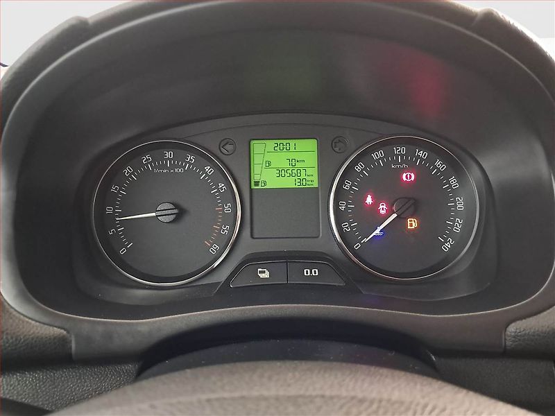 Škoda Roomster (2010) 1.6 TDI, Tažné, Klima - fotka 11 z 14