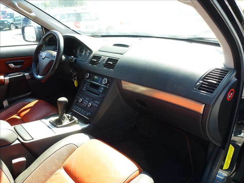 Volvo XC90 2,4 D5 4x4 Nové rozvody Odpoče - fotka 28 z 53