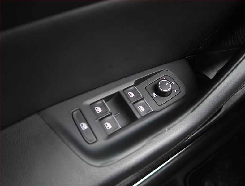 Volkswagen Passat (2016) 2.0 TDI, Automat, Navi - fotka 20 z 23