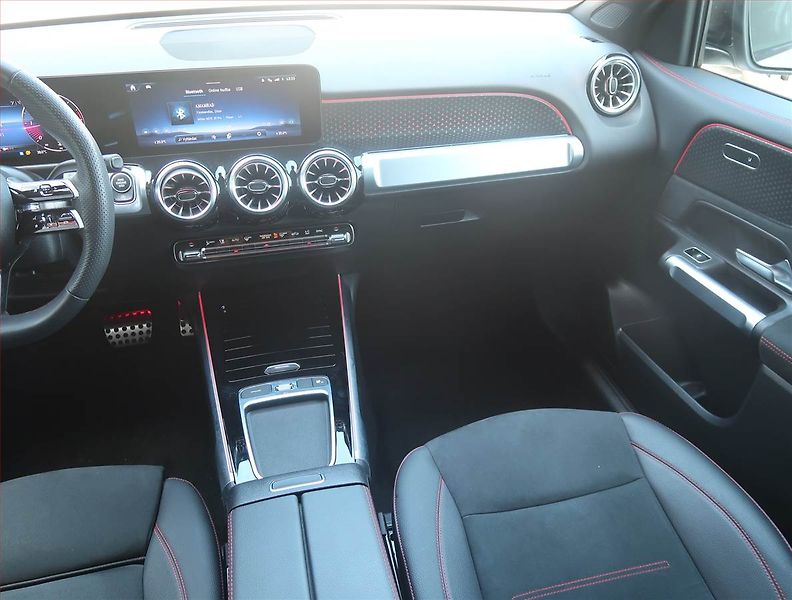 Mercedes-Benz GLB (2024) 200 d 4MATIC - fotka 8 z 14