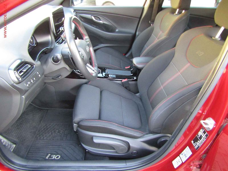 Hyundai i30 (2025) 1.5, 1.maj,ČR, AT, STK1/29 - fotka 9 z 23