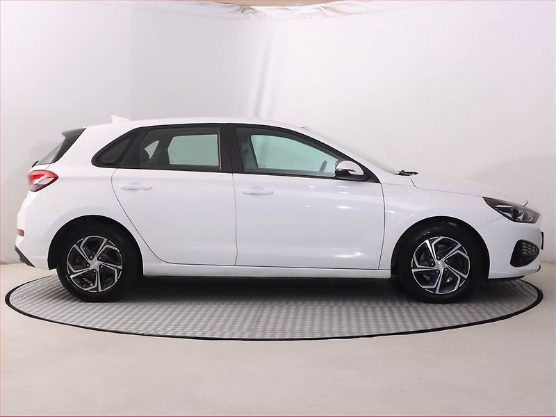 Hyundai i30 (2020) Comfort 1.5 DPI, Serv.kniha - fotka 6 z 18