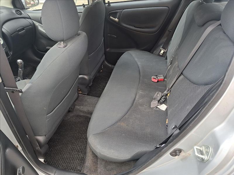Toyota Yaris 1,4 D-4D - fotka 31 z 39