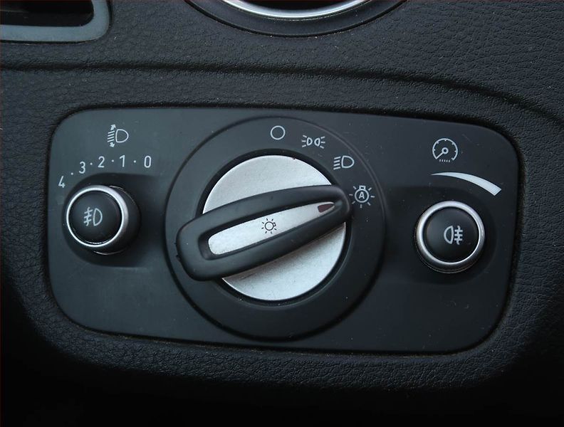 Ford Galaxy (2010) Ghia 2.0 TDCi, 7 míst - fotka 16 z 20
