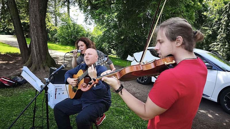 Kia posloužila jako generátor pro koncert v Dětském domově v Broumově.