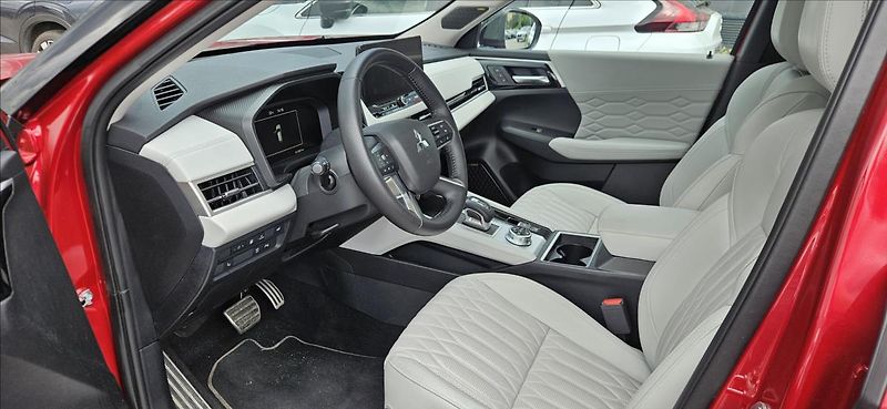 Mitsubishi Outlander 2,4 PHEV 4x4  INSTYLE - fotka 10 z 20