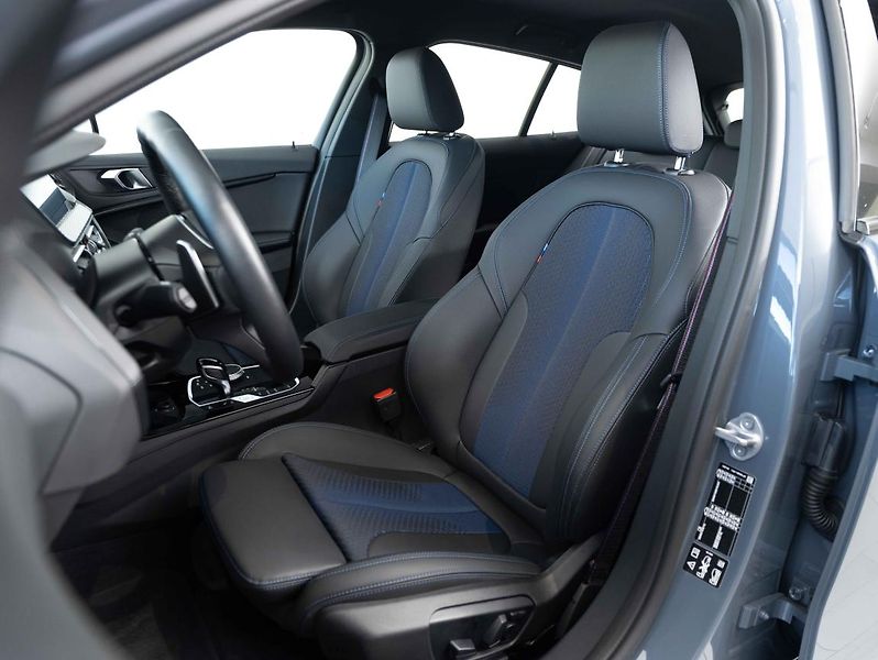 BMW Řada 1 M135i xDrive - fotka 18 z 22