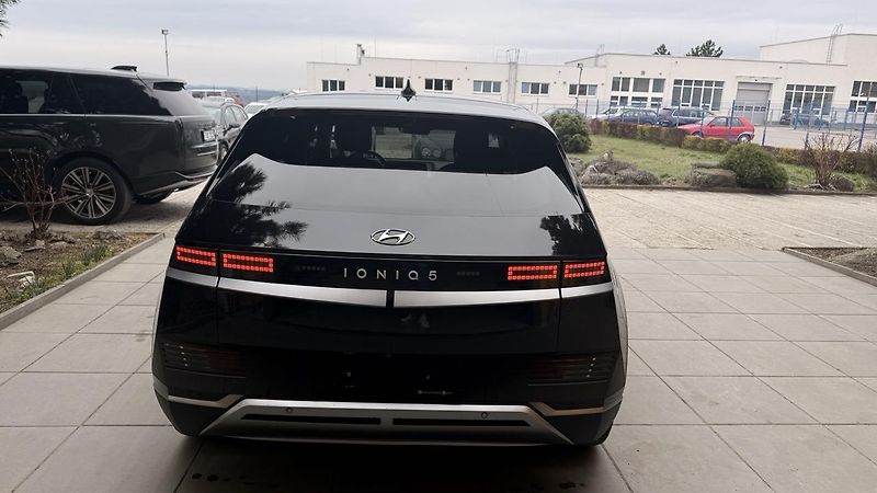 Hyundai Ioniq 5 (2021) Style 73kWh,REZERVOVÁNO - fotka 41 z 45