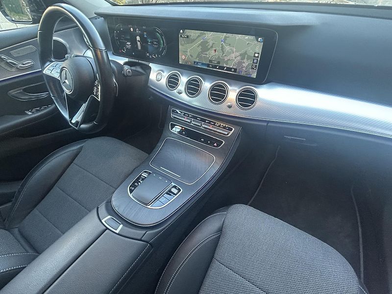 Mercedes-Benz Třídy E (2023) 200d AVANTGARDE ČR 1.maj TAŽNÉ - fotka 23 z 42