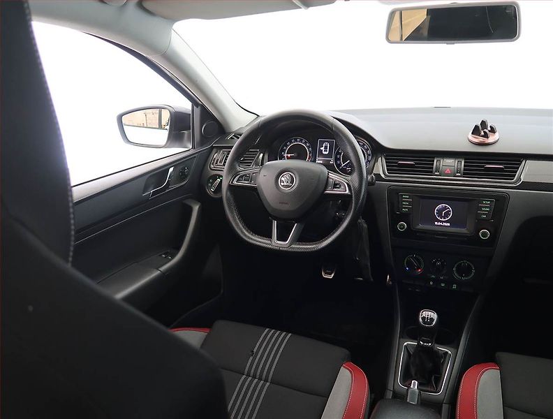 Škoda Rapid (2015) Spaceback 1.4 TDI, Xenony - fotka 7 z 20