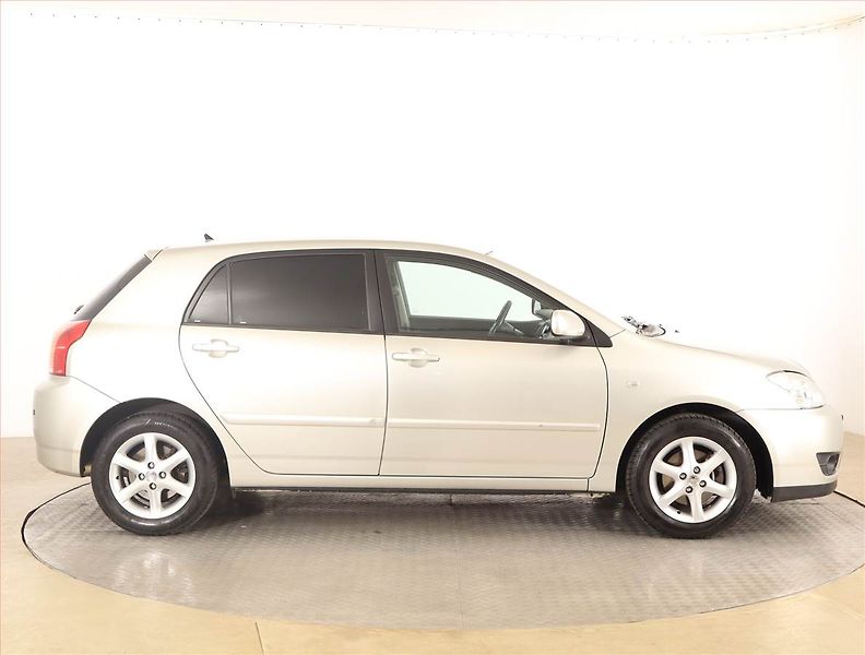 Toyota Corolla (2005) 1.4 D-4D, Automat, po STK - fotka 6 z 17