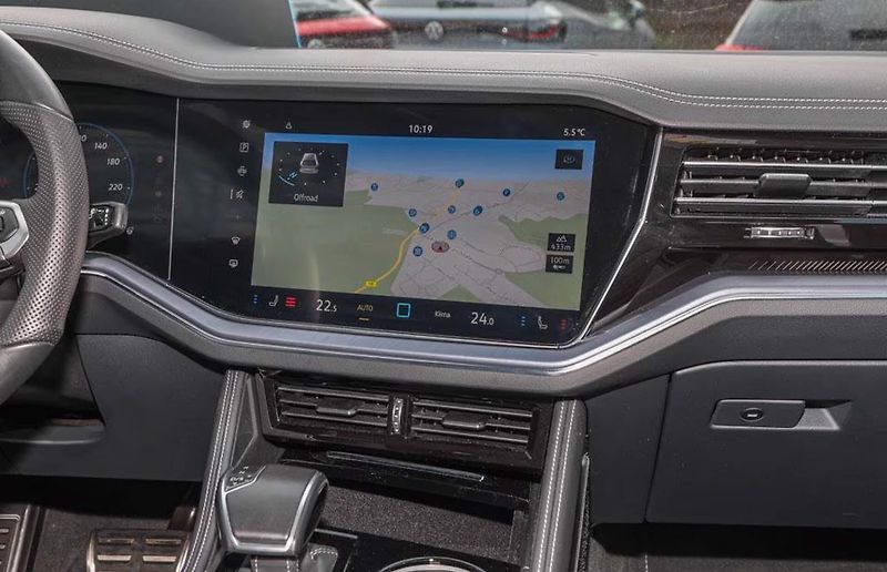Volkswagen Touareg TDI 210kW R-Line Pano NezT HuD - fotka 5 z 9