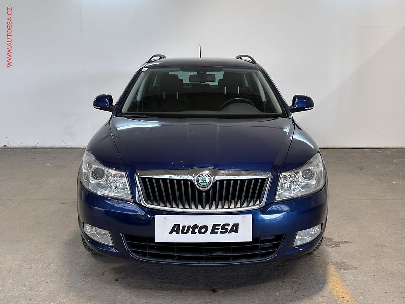 Škoda Octavia (2013) 1.6TDi 4x4, AC, park.čidla - fotka 2 z 14