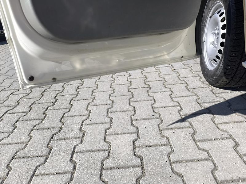 Volkswagen Transporter (2004) 1.9 TDI SERVISNÍ KN.DOL. KM - fotka 27 z 42