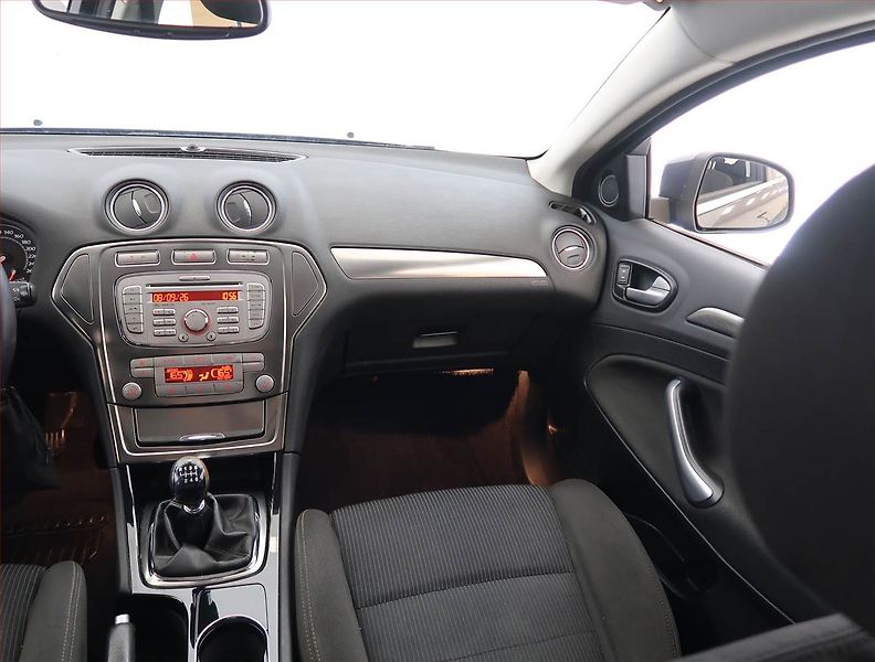 Ford Mondeo (2008) 2.0 TDCi, po STK, Tažné - fotka 8 z 18