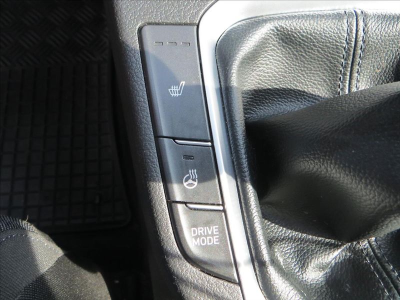 Hyundai i30 1,5 T-GDI mHEV Family Smart - fotka 16 z 28