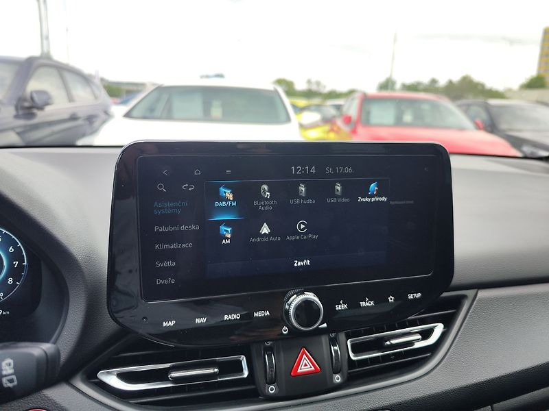 Hyundai i30 1.5 T-GDi/103kW N-Line DCT - fotka 18 z 31