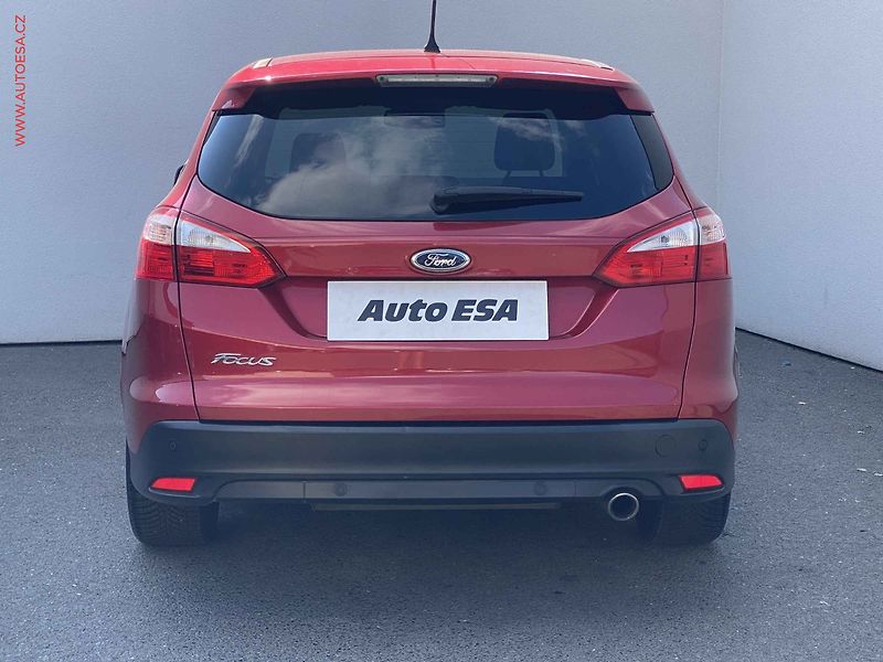 Ford Focus (2014) 2.0 TDCi, Titanium, navi - fotka 5 z 21