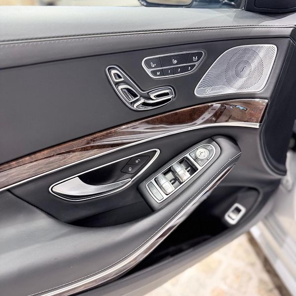 Mercedes-Benz Třídy S (2019) S 560L - fotka 24 z 32